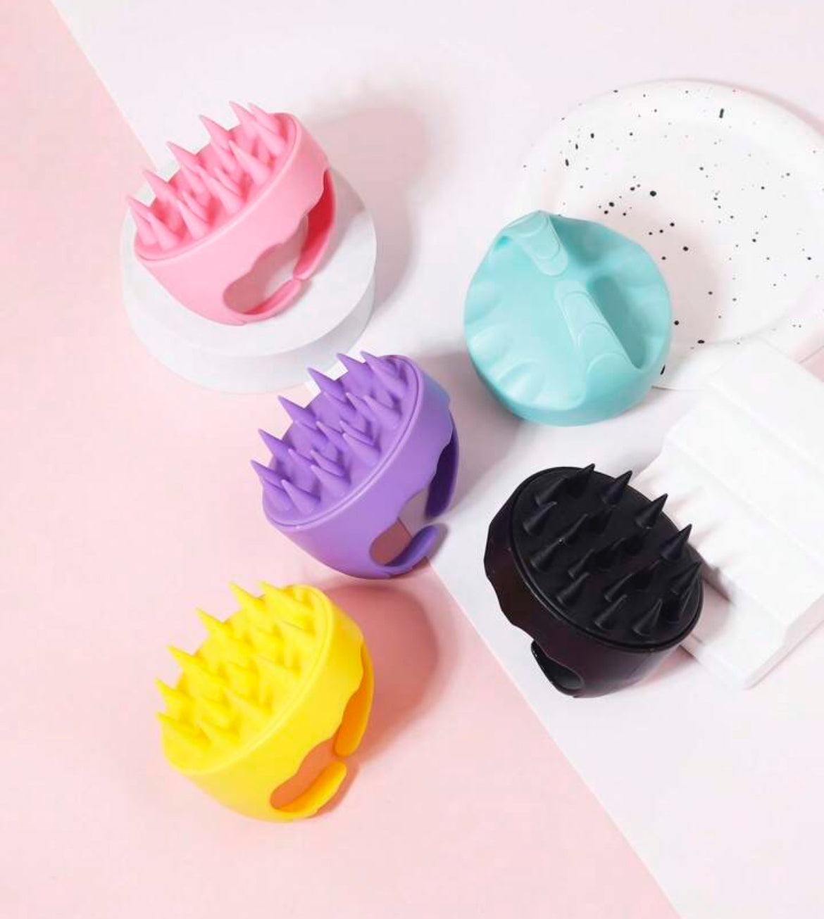 فرشاة تدليك فروة الرأس المصنوعة من السيليكون الناعم، مناسبة لغسل الشعر بالشامبو، وغسل الشعر، والتمشيط، وأداة تجميل في المنتجعات الصحية، والصالونات