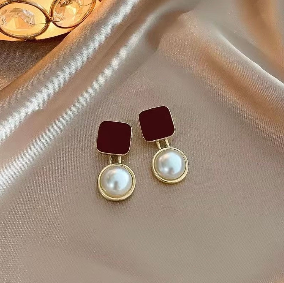Boucles D’Oreilles Élégantes Carrées Rouge & Perle