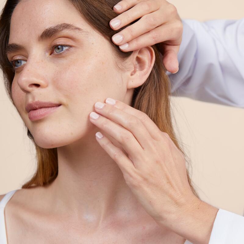 Avène Crème Solaire Fini Invisible Spf50+ Visage Peaux Sensibles Et Sèches