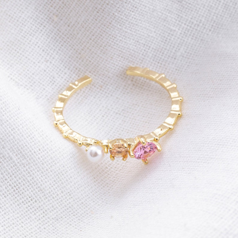 Bague Sertie D'Une Pierre Précieuse Rose Et D'Une Perle