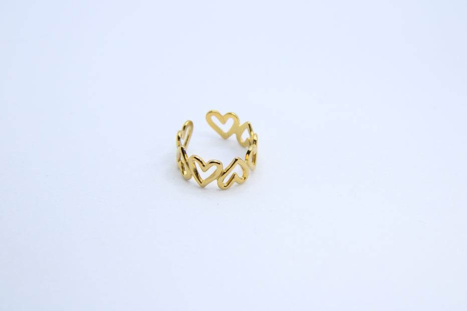 Une Bague Au Motif De Cœur Simple