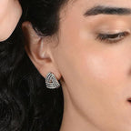 Boucles D’Oreilles “Triangle Étoilé” – Éclat Géométrique ✨